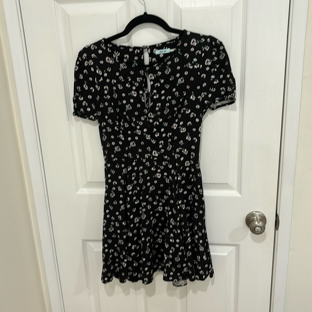 Kimchi blue floral keyhole dress